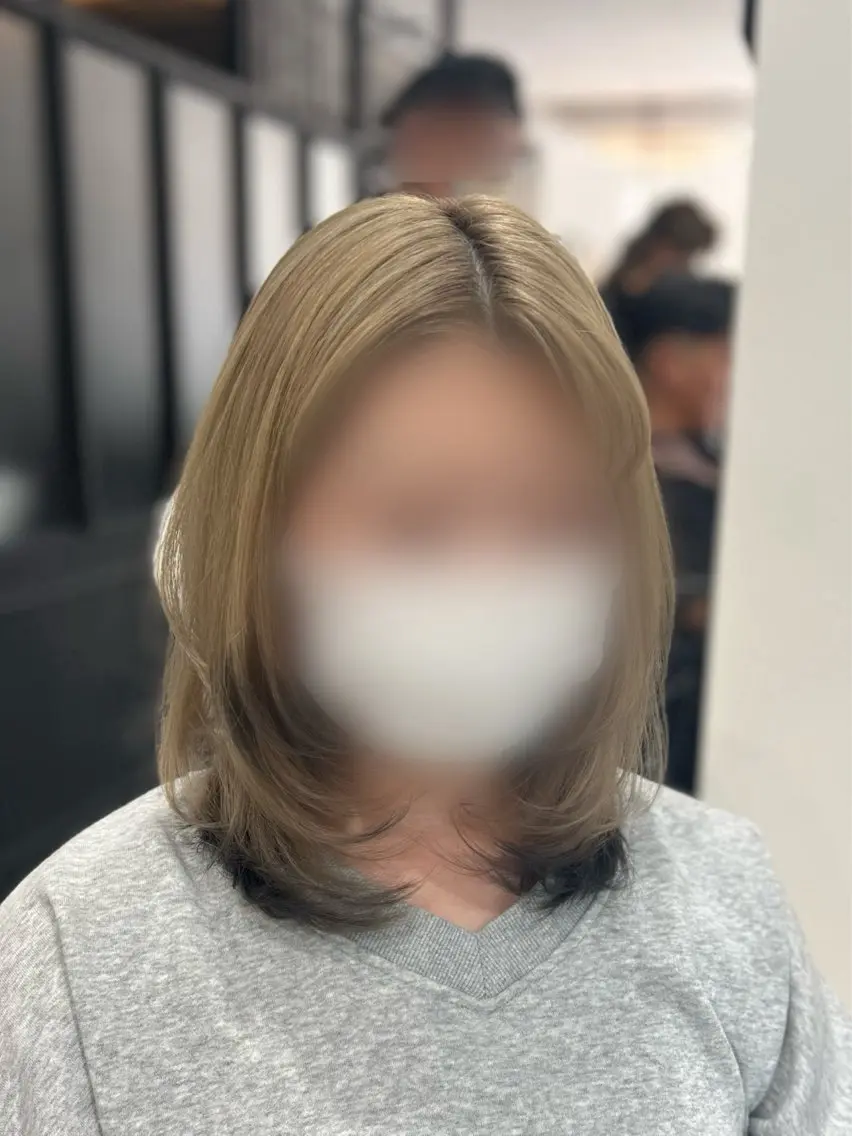 ミディアム 顔まわりレイヤー 顔周りカット レイヤーカット Dia ‎ アキヨシ ミユのヘアスタイル