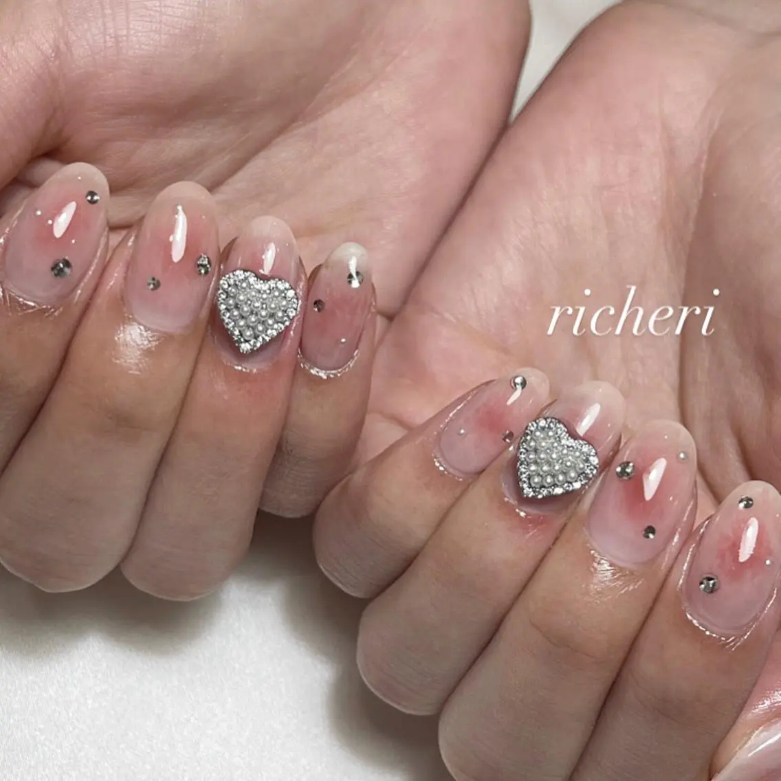 ミディアム ネイル ハンドネイル richeri beautyのエステ・リラクイメージ