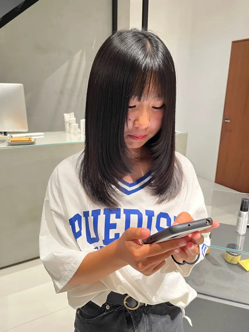 セミロング 顔まわりレイヤー レイヤーカット 林 美優のヘアスタイル