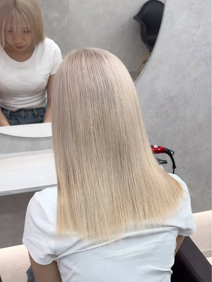 セミロング カラー ハイトーン・ブリーチ ムラ修正 八須 錬のヘアスタイル