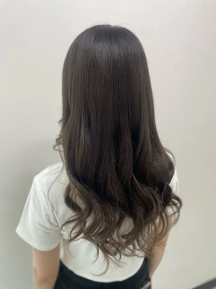 ロング プルエクステ アッシュ エクステ ロング 吉田 麻倫のヘアスタイル