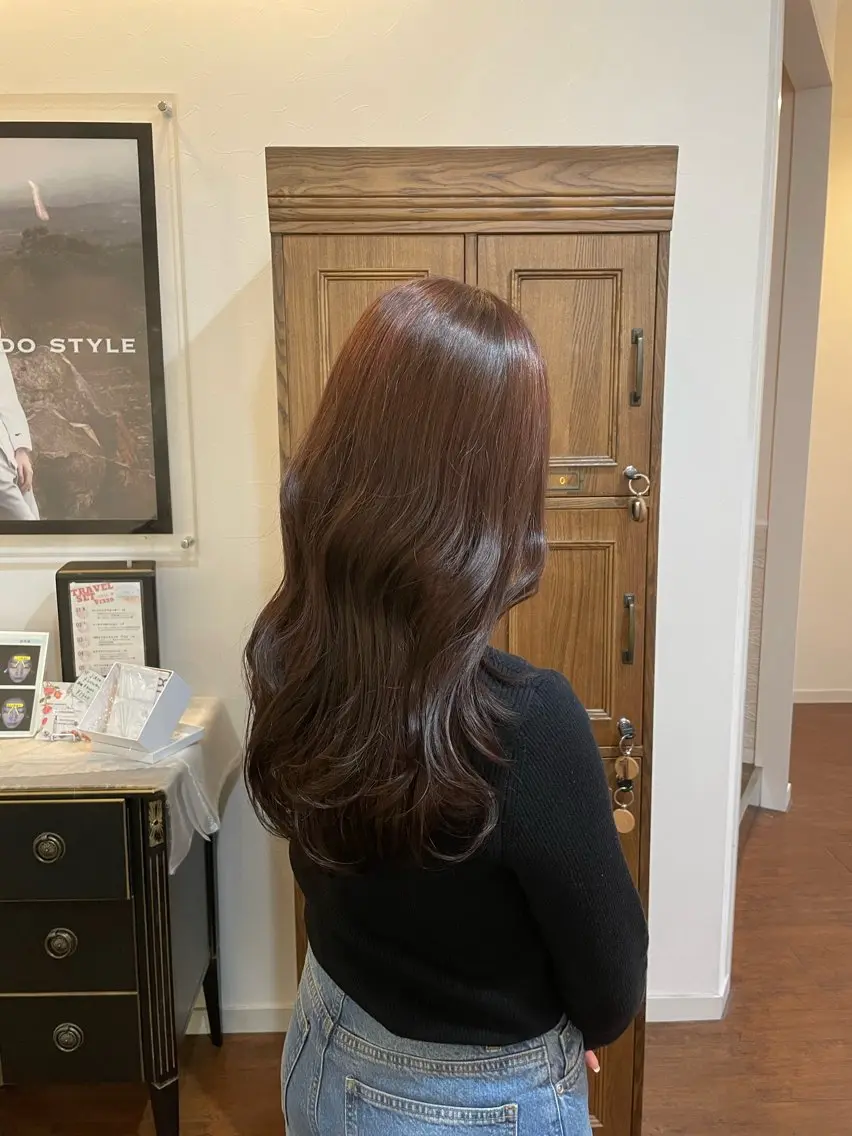 ロング ピンクブラウン 伊藤 舞実のヘアスタイル