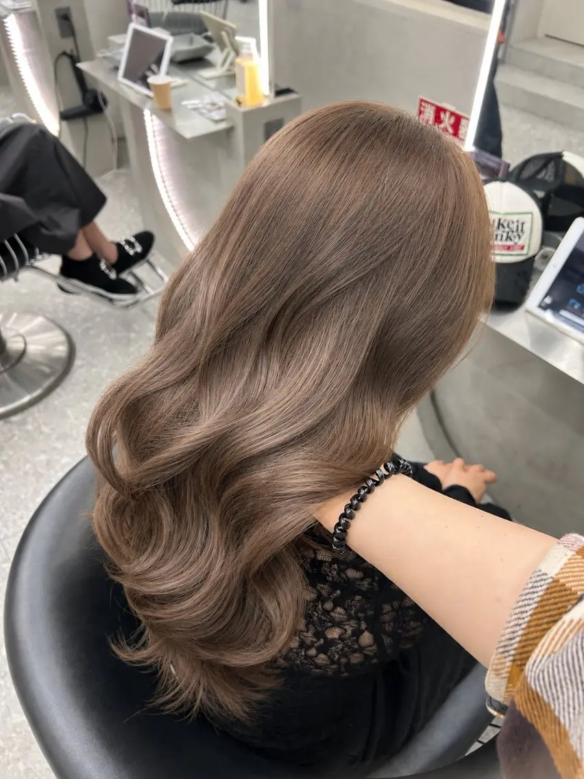 カラー ヘアカラー あ い か 🎀 レイヤーカットのヘアスタイル