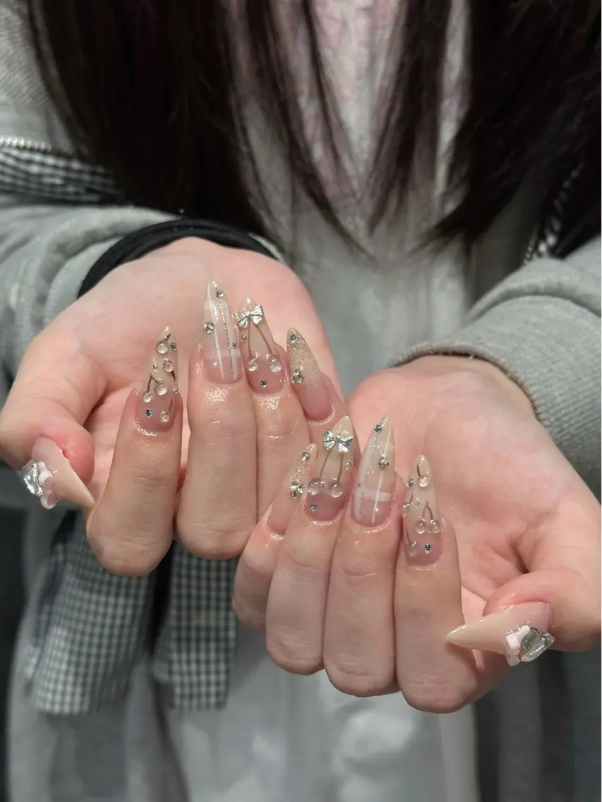 ネイル チークネイル ドット フレンチネイル グラデーション ハート Eli Muse 新宿ネイルのネイルデザイン