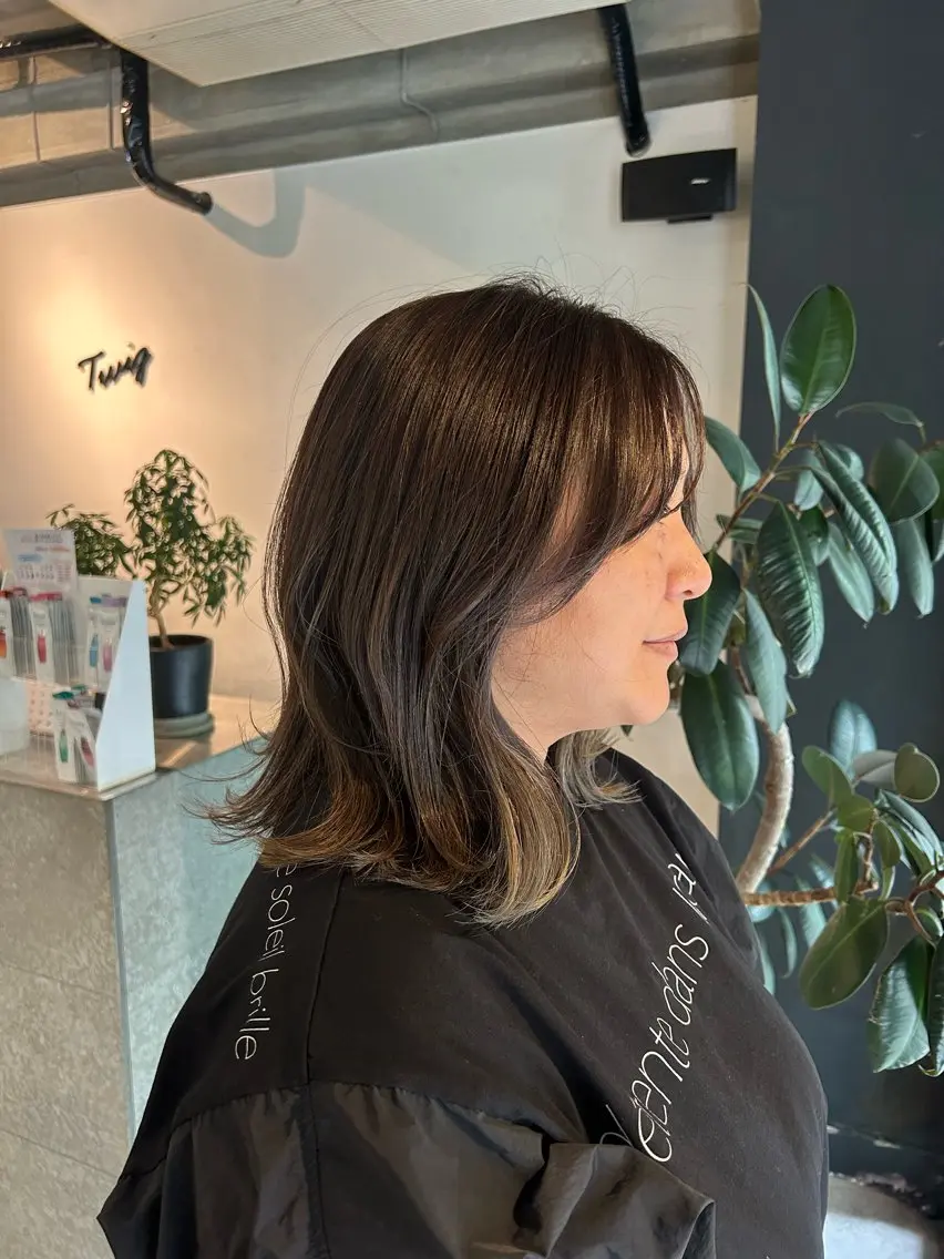 ミディアム カラー アッシュ 透明感カラー グレージュ ハイライトカラー ハイライト カット ヘアカラー トリートメント twig 山田 永嶋芽衣のヘアスタイル