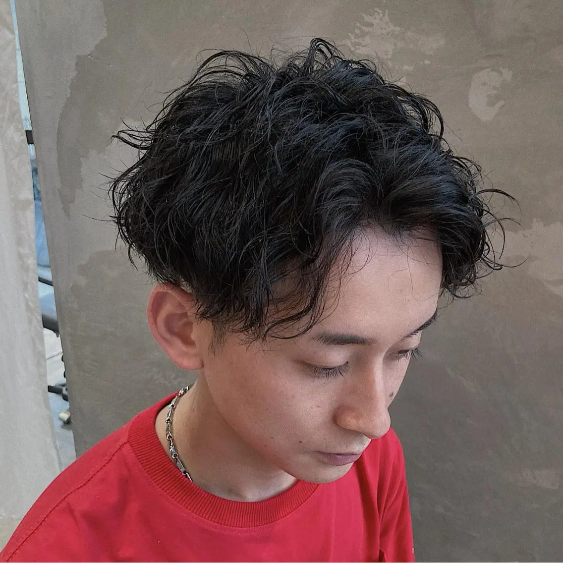 ショート パーマ メンズ センターパート 波巻きスパイラルパー マ/シャドウパーマ駿のヘアスタイル