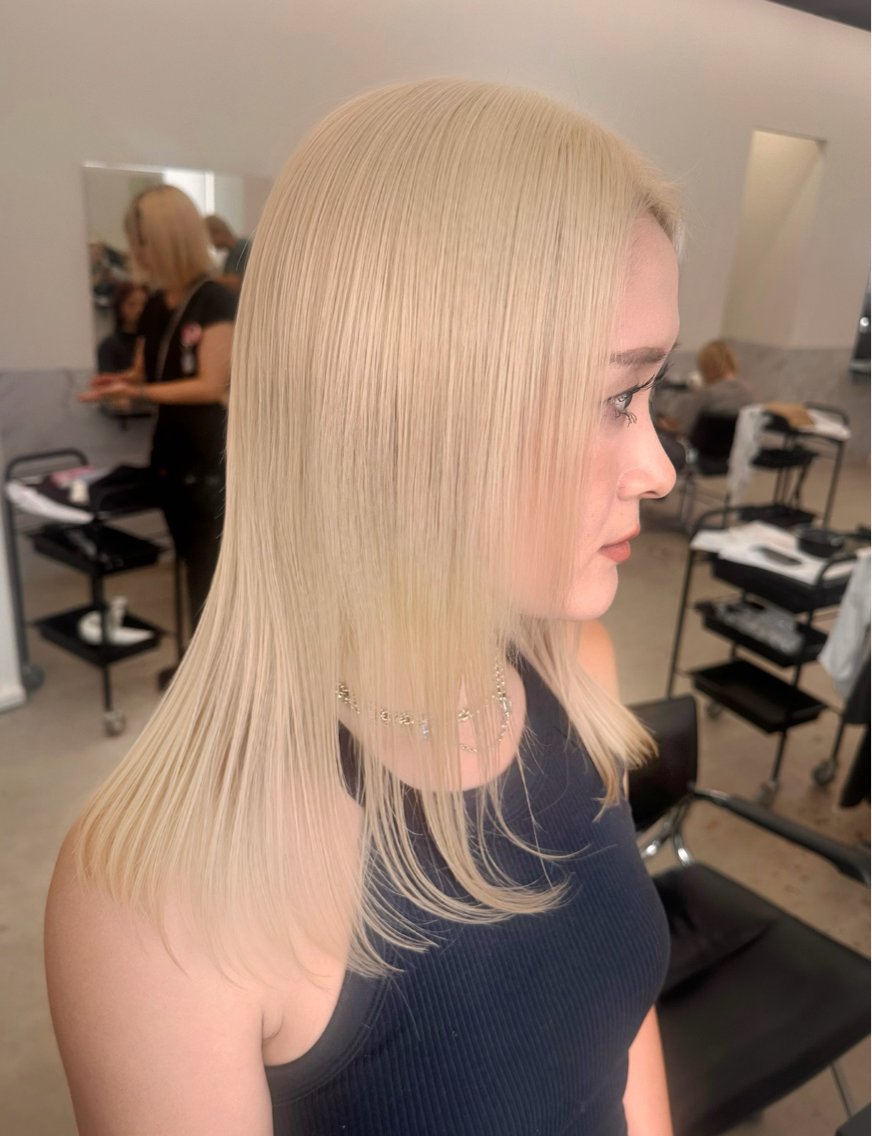ロング カラー ブリーチ ブロンド ハイトーンカラー ホワイトブロンド カット ヘアカラー 髙木 利央のヘアスタイル