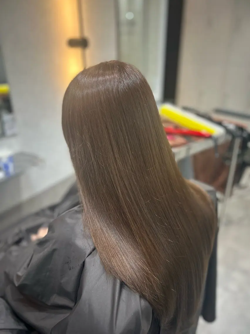 ロング アッシュ REM 新宿 / 布施 有希のヘアスタイル