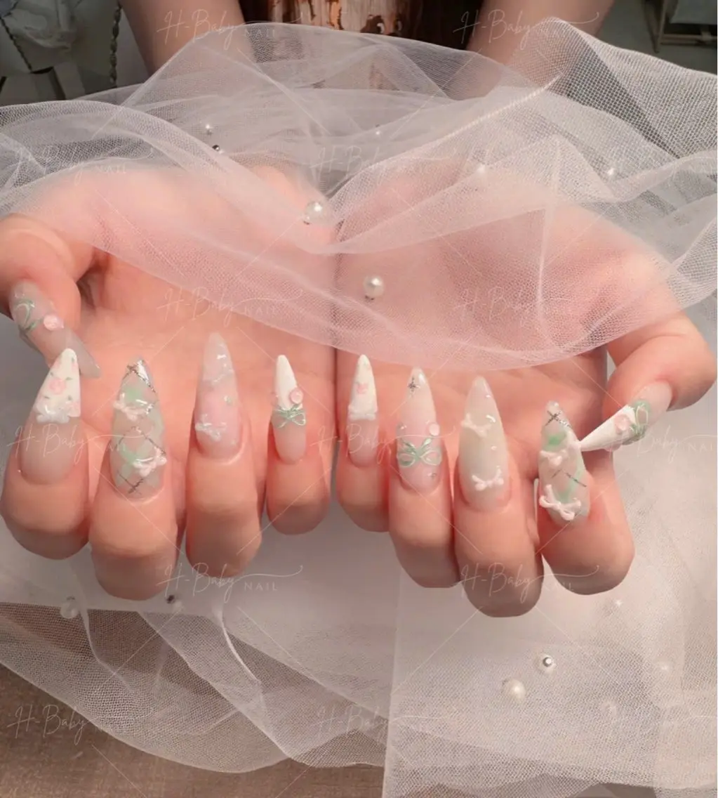 ネイル フレンチネイル ジェルネイル ガラスフレンチ ハロウィン ハート H.baby Nail Salonのネイルデザイン