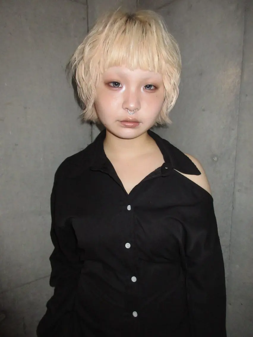 ショート カラー ベージュカラー ブロンド ピンクカラー ピンクベージュ ヘアカラー ユキマツ ヒサのヘアスタイル