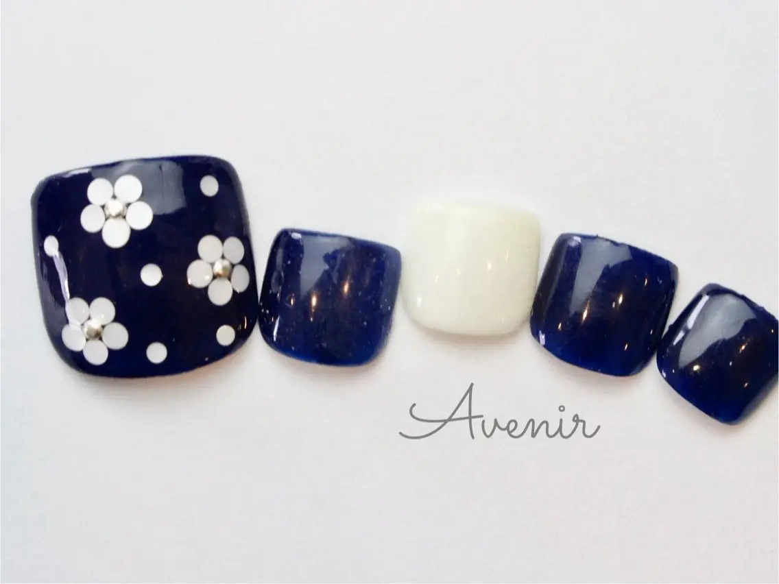 ネイル フットネイル Avenir 表参道 nail&eye予約のネイルデザイン