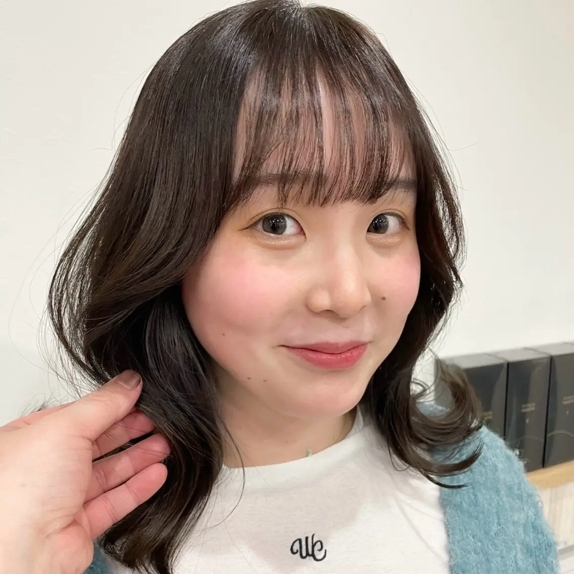 ミディアム カラー グレージュ オリーブグレージュ オリーブグレー ボブ 外ハネヘア カット ヘアカラー トリートメント Attrait .のヘアスタイル