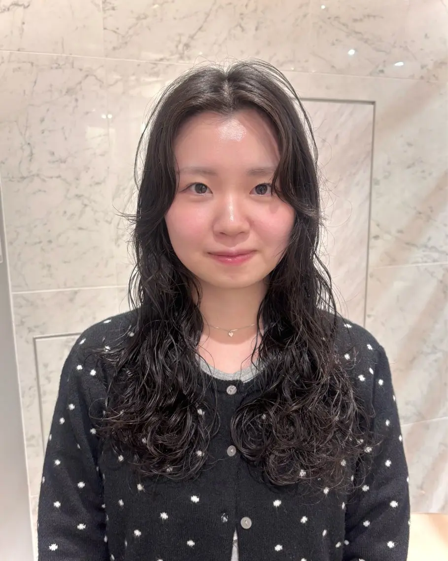 ロング パーマ ロング カット パーマ トリートメント かどた はるなのヘアスタイル