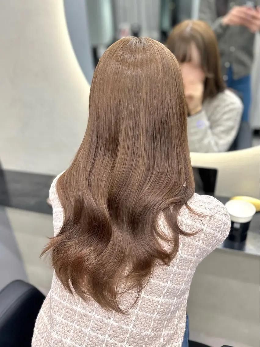 ロング カラー ヘアアレンジ アッシュ ベージュカラー ブリーチ 透明感カラー ダブルカラー ヘアカラー 新宿⌇韓国風ヘア ⌇透明感カラーのヘアスタイル