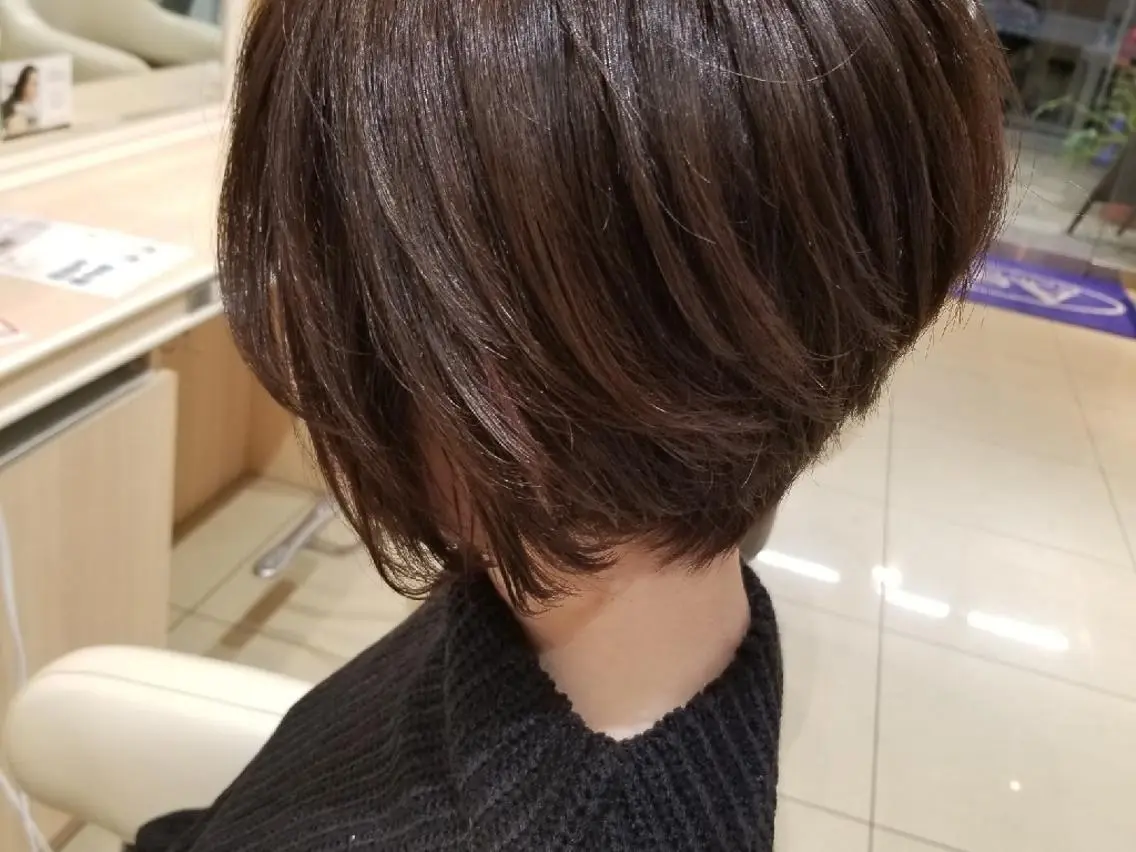 ショート カット ヘアカラー 山内 佐江子のヘアスタイル