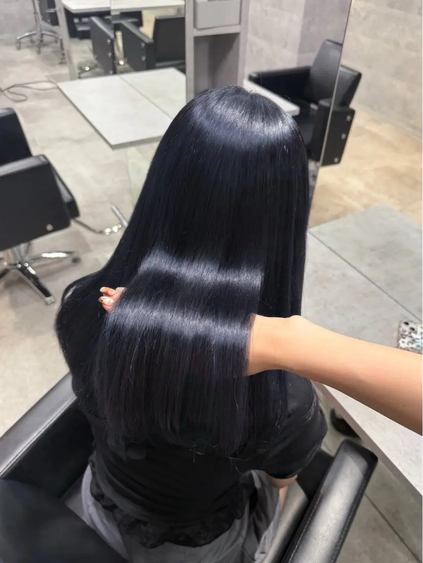 ロング カラー HOHOMI （ほほみ）のヘアスタイル