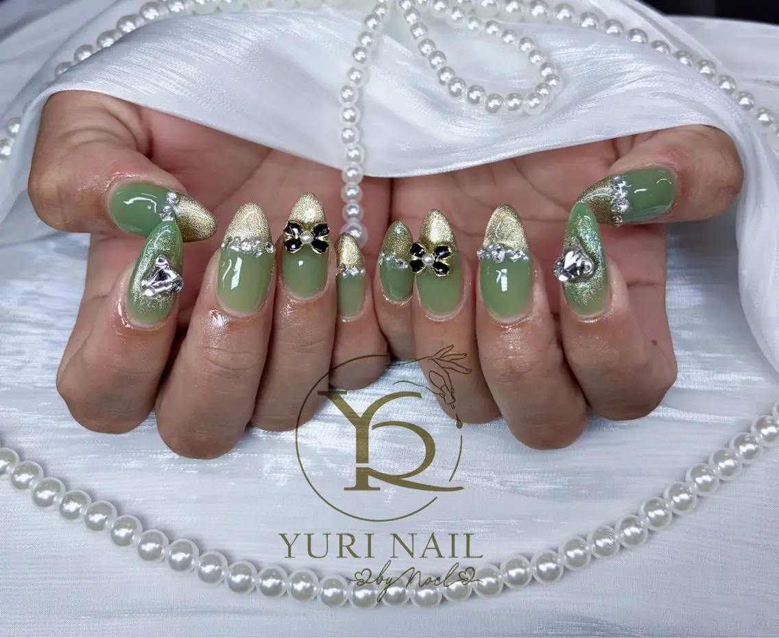 ネイル ハンドネイル フットネイル ハンドケア YURI Nail NARITAのネイルデザイン