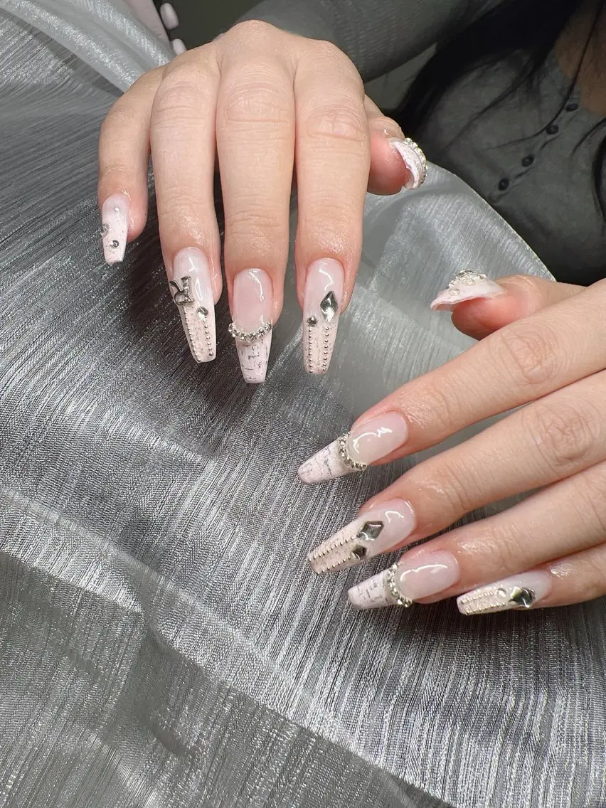 ネイル マグネットネイル ピンク ネイルチップ 冬ネイル Lee Nailsのネイルデザイン