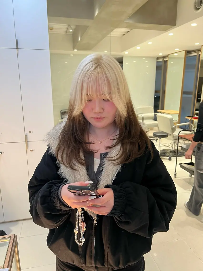 ミディアム カラー 🫧艶ダブルカラー ブリーチ🫧トモヤのヘアスタイル