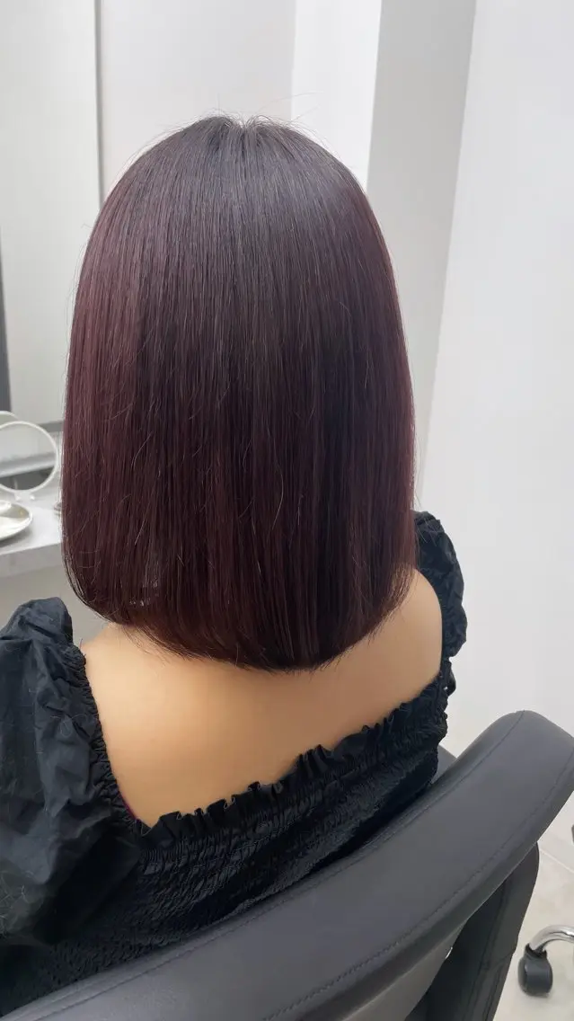 ミディアム ヘアカラー トリートメント 💕透明感赤味カラー ぱっつんボブ🩷のヘアスタイル