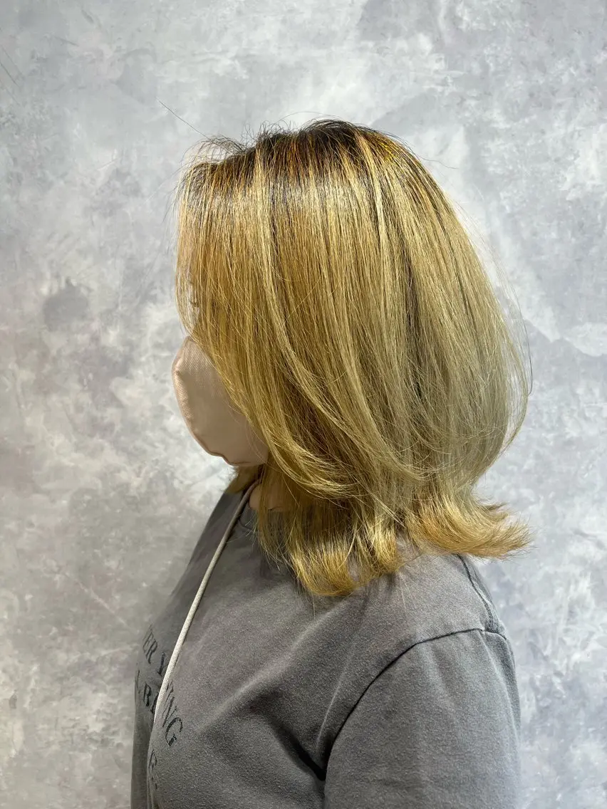 ミディアム ボブレイヤー ボブ レイヤーカット 外ハネヘア T Akaneのヘアスタイル