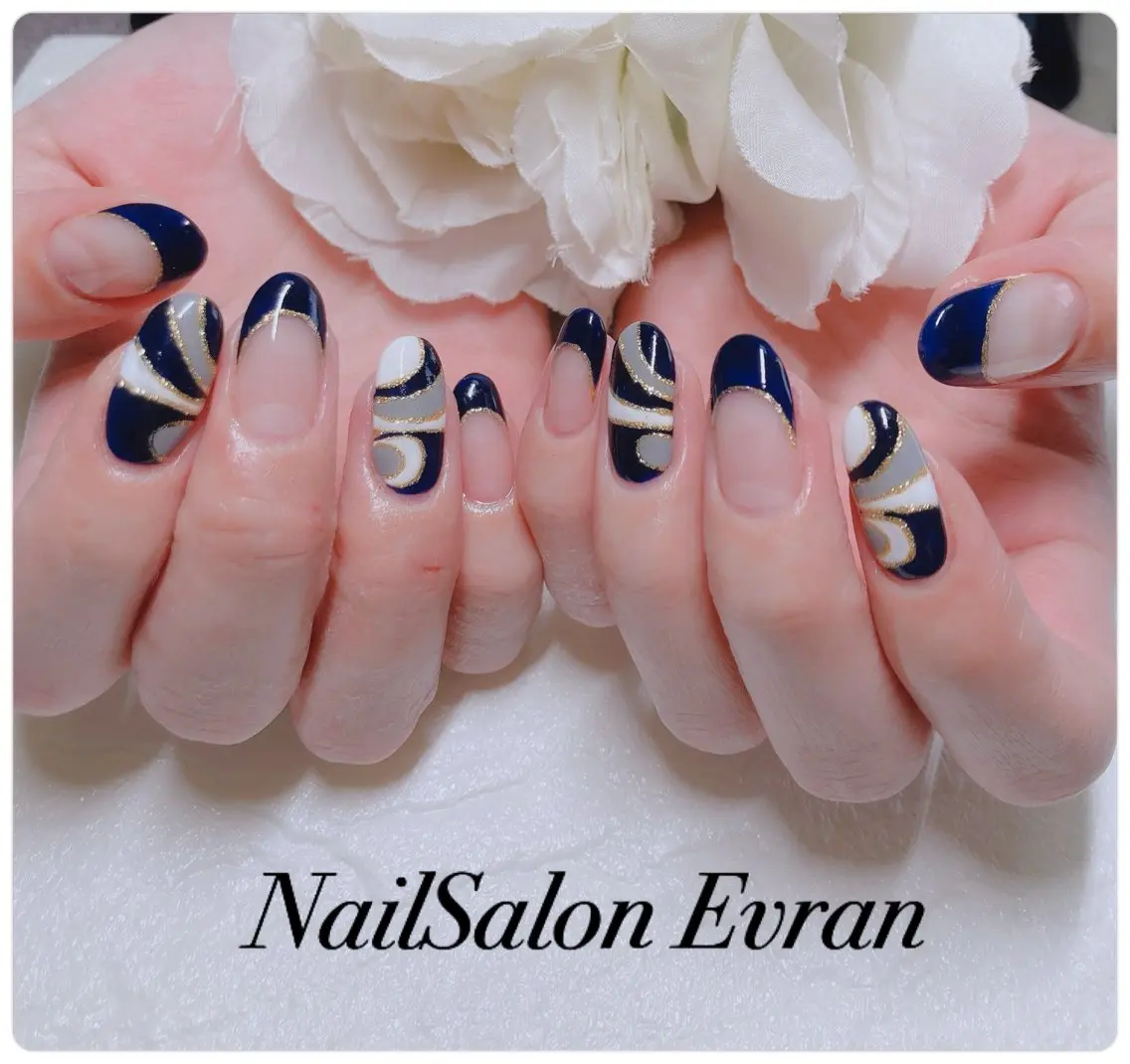 ネイル アートネイル フレンチネイル マグネットネイル 持ち込み ニュアンスネイル ハンドネイル Nail salon Evranのネイルデザイン