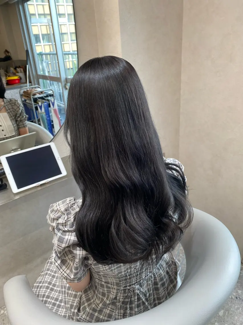 ロング カラー ヘアアレンジ カット ヘアカラー トリートメント なな 顔周りカット/ 透明感カラーのヘアスタイル
