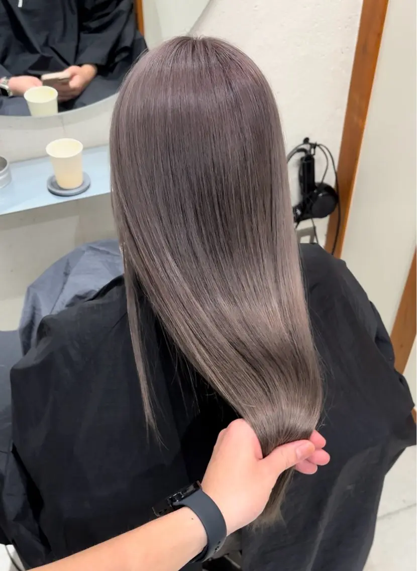 ミディアム カラー 透明感カラー グレージュ ヘアカラー トリートメント ヘッドスパ ヘアセット オカベ ショウマのヘアスタイル
