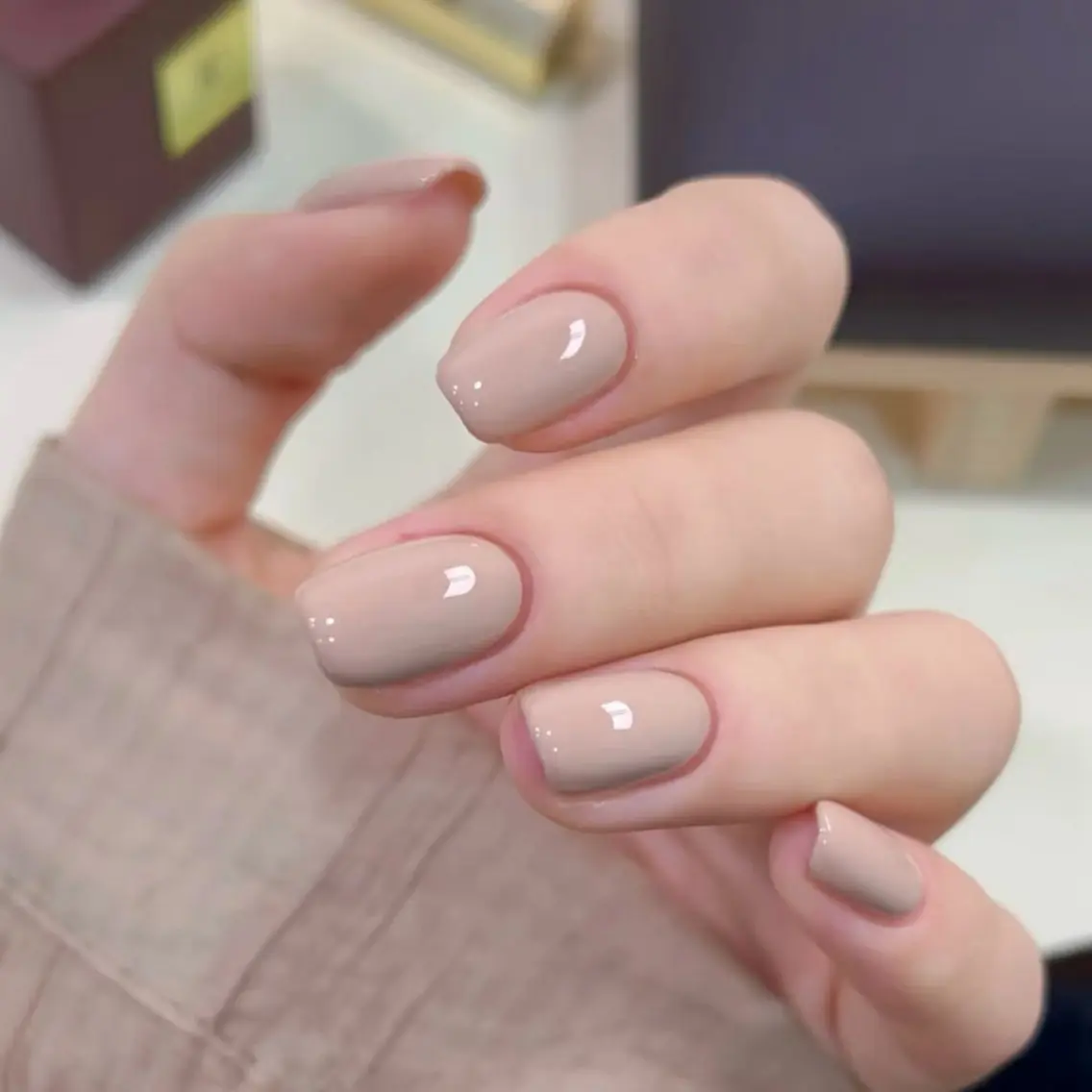 ネイル オフィスネイル ワンカラーネイル ショートネイル ハンドネイル Aura Nail ✨リリ✨のネイルデザイン