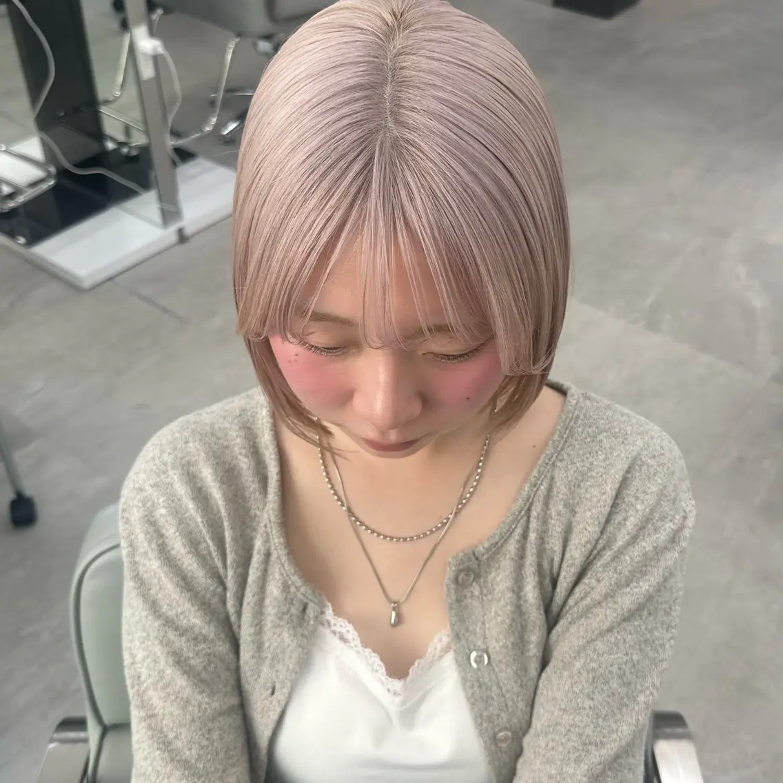 ミディアム カラー ブリーチ 抜きっぱなしブロンド ブロンド ヘアカラー トリートメント ブリーチ/ベージュ /natsumiのヘアスタイル