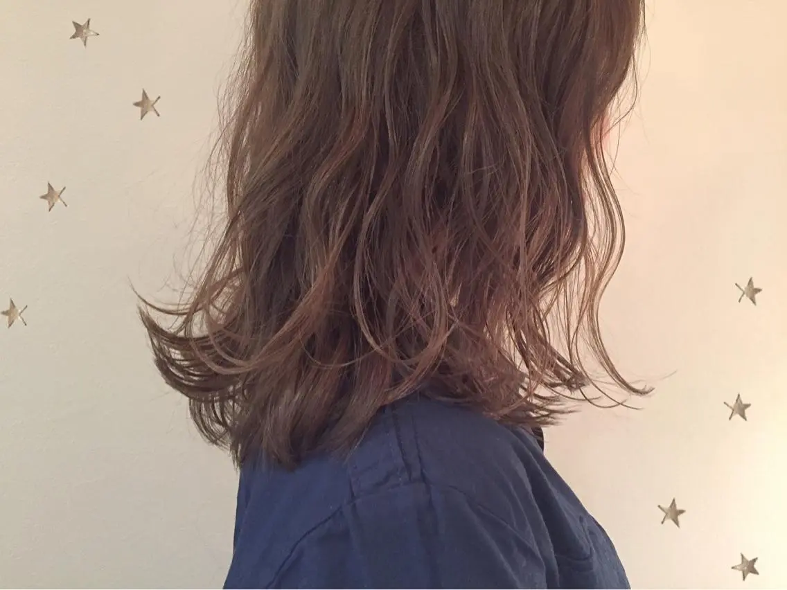 ミディアム アッシュ アッシュグレー 市川 千夏のヘアスタイル