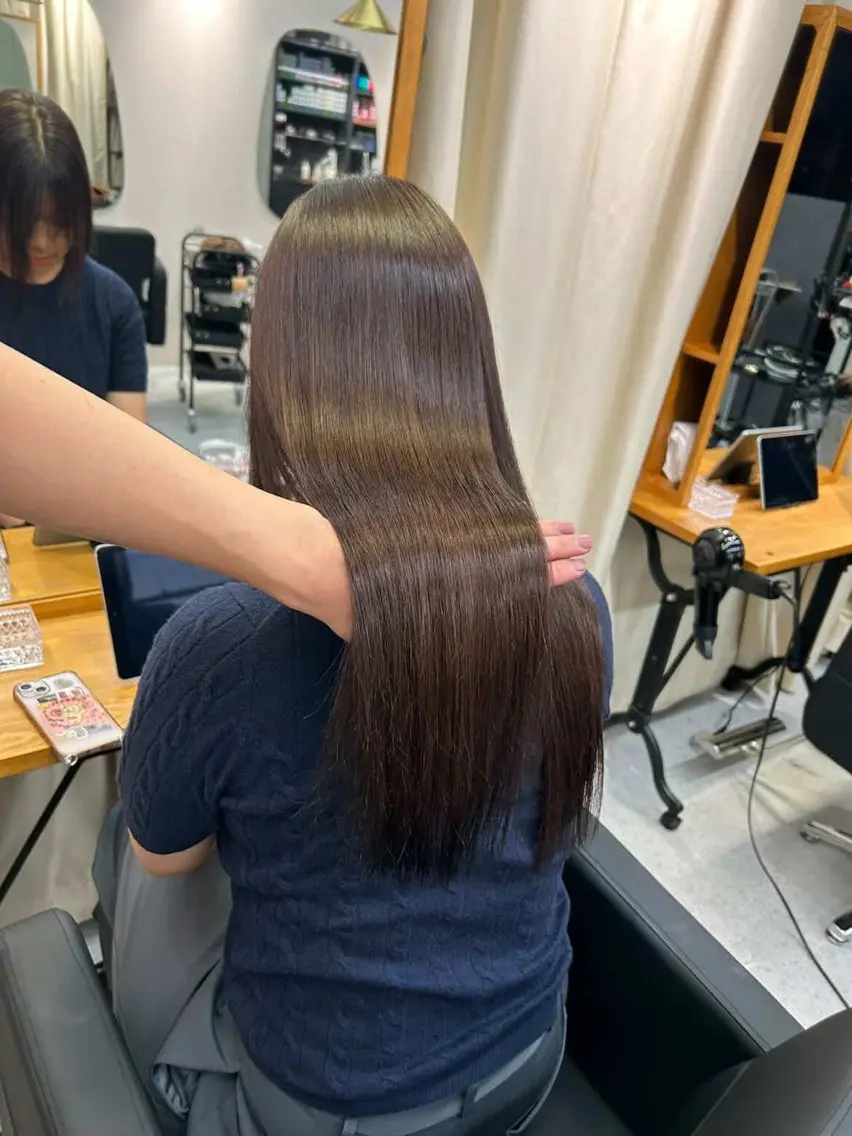 セミロング カラー ブリーチ ブラウンカラー ショコラブラウン 透明感カラー ブリーチなしカラー ヘアカラー 蔵本 仁のヘアスタイル