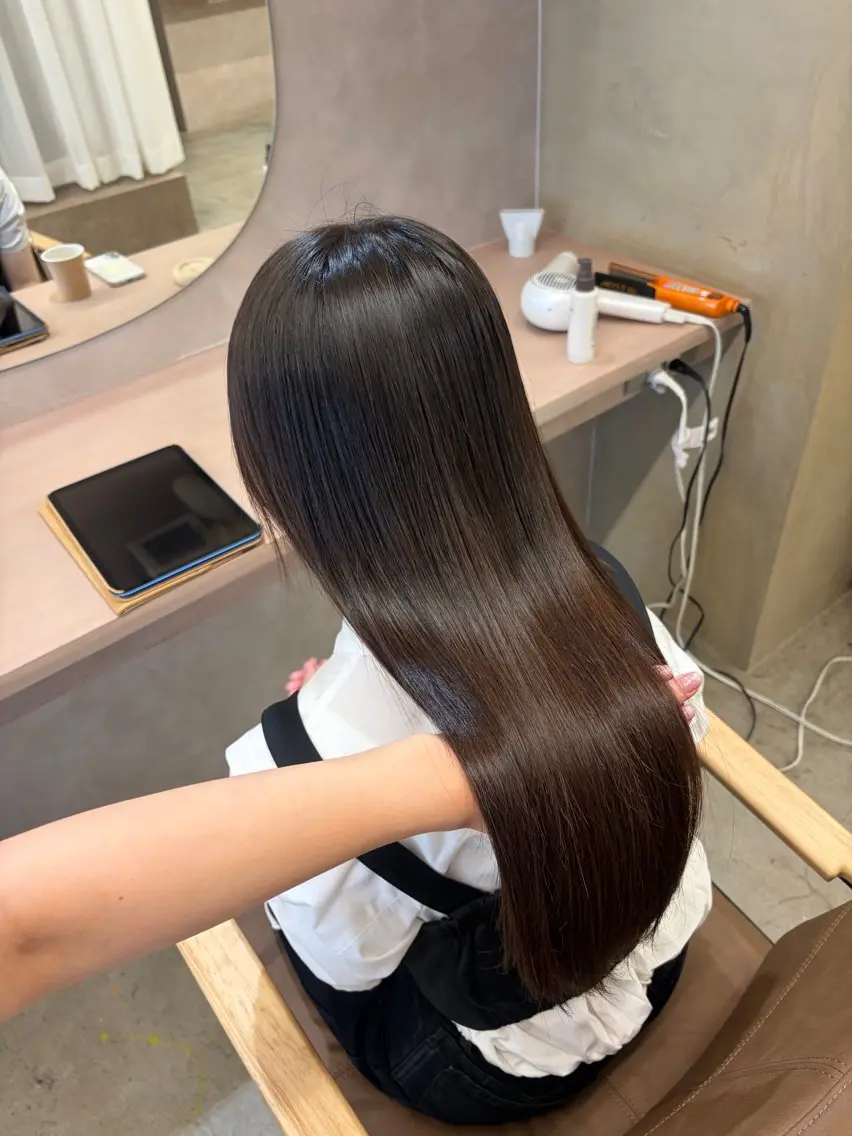 ロング 縮毛矯正 カット 縮毛矯正 トリートメント ひとみ🎀美髪矯正 ×透明感カラーのヘアスタイル