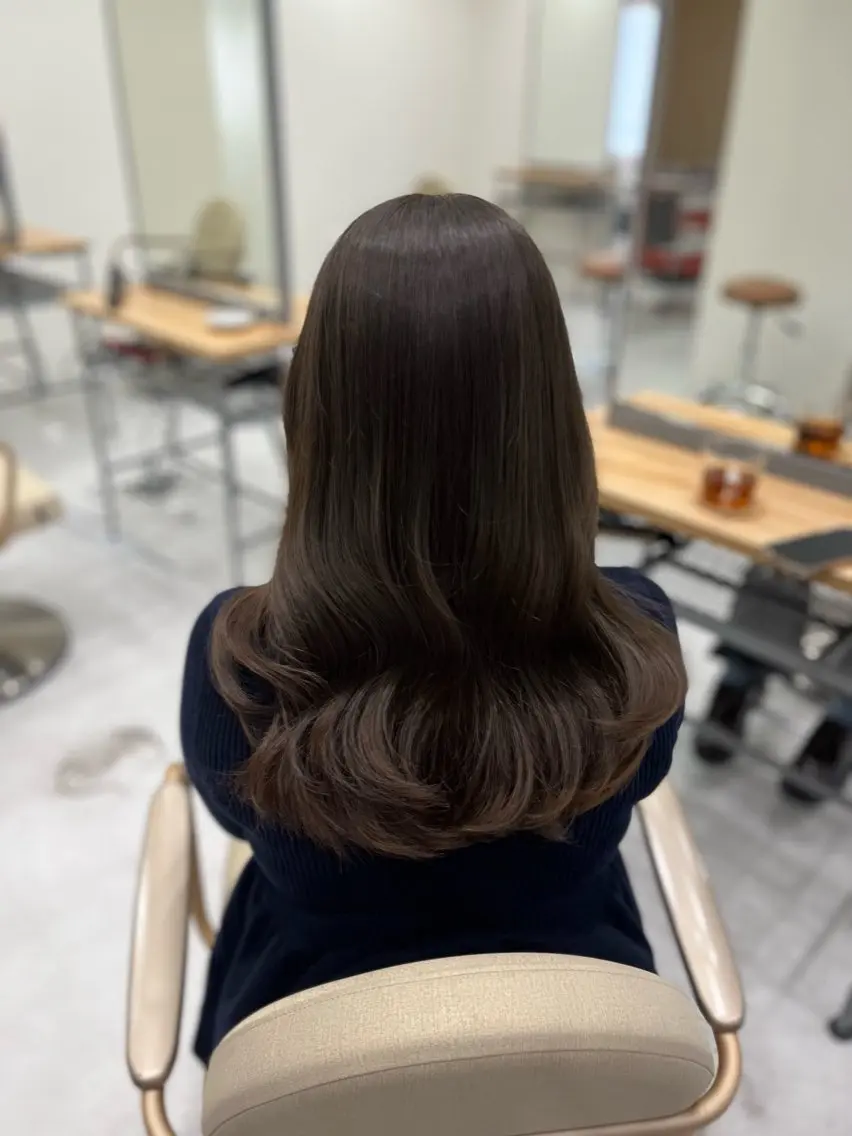 セミロング レイヤーカット カット ヘアカラー ヨシカ/透明感カラー 酸性ストレートのヘアスタイル