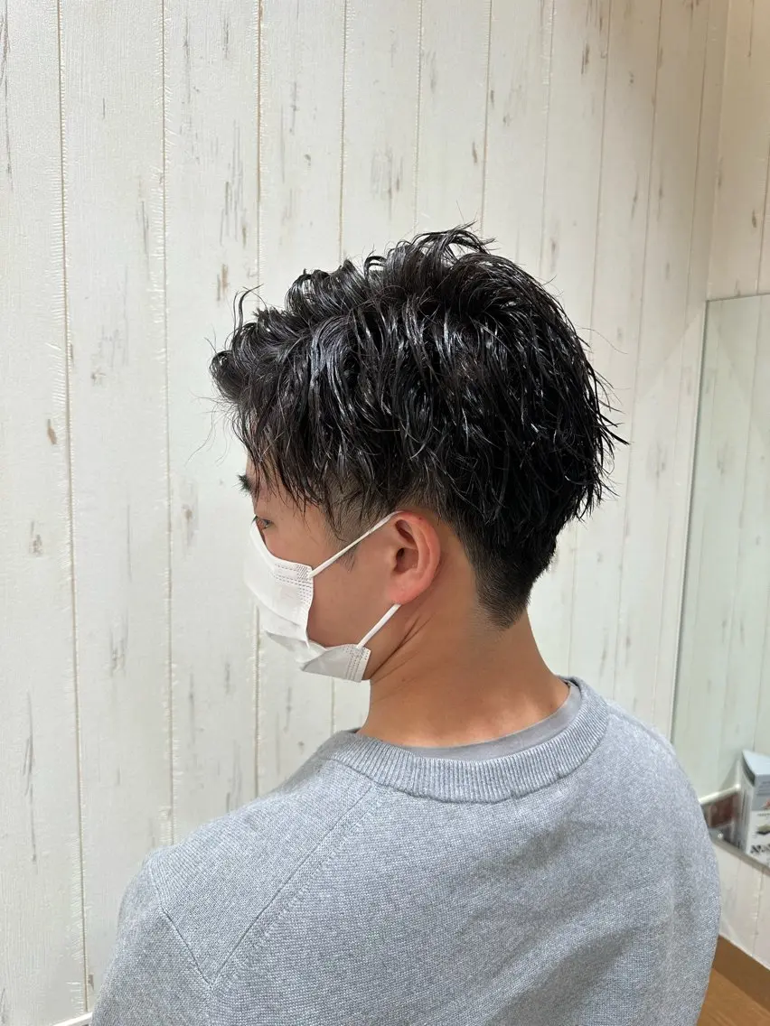 ショート パーマ メンズ メンズブリーチ ダウンパーマ メンズハイライト メンズインナーカラー メンズ韓国風 パーマ 中嶋 紘夢のヘアスタイル
