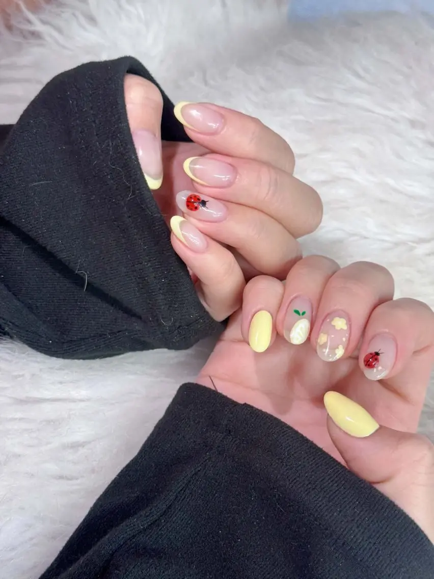 ネイル チークネイル ドット フレンチネイル グラデーション 韓国ネイル ハンドネイル Lisa Nail Salonのネイルデザイン