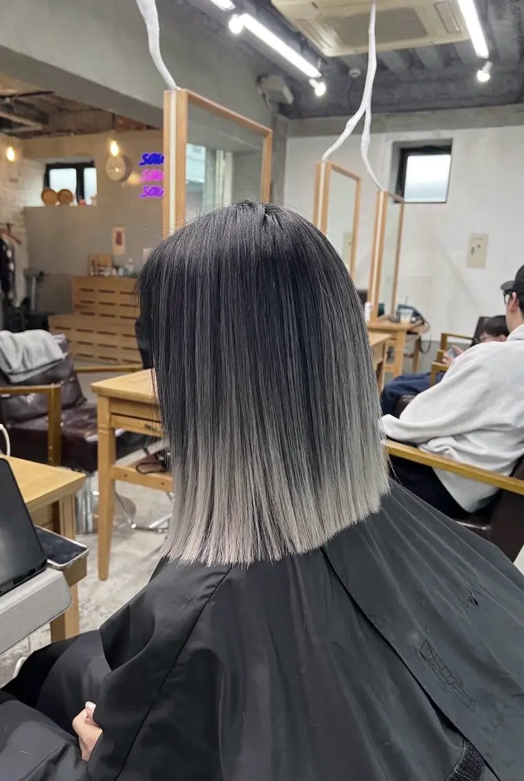 ショート カラー バレイヤージュ シルバー ホワイトシルバー レイヤーカット カット ヘアカラー トリートメント 指名数No.1 /NAOYAのヘアスタイル