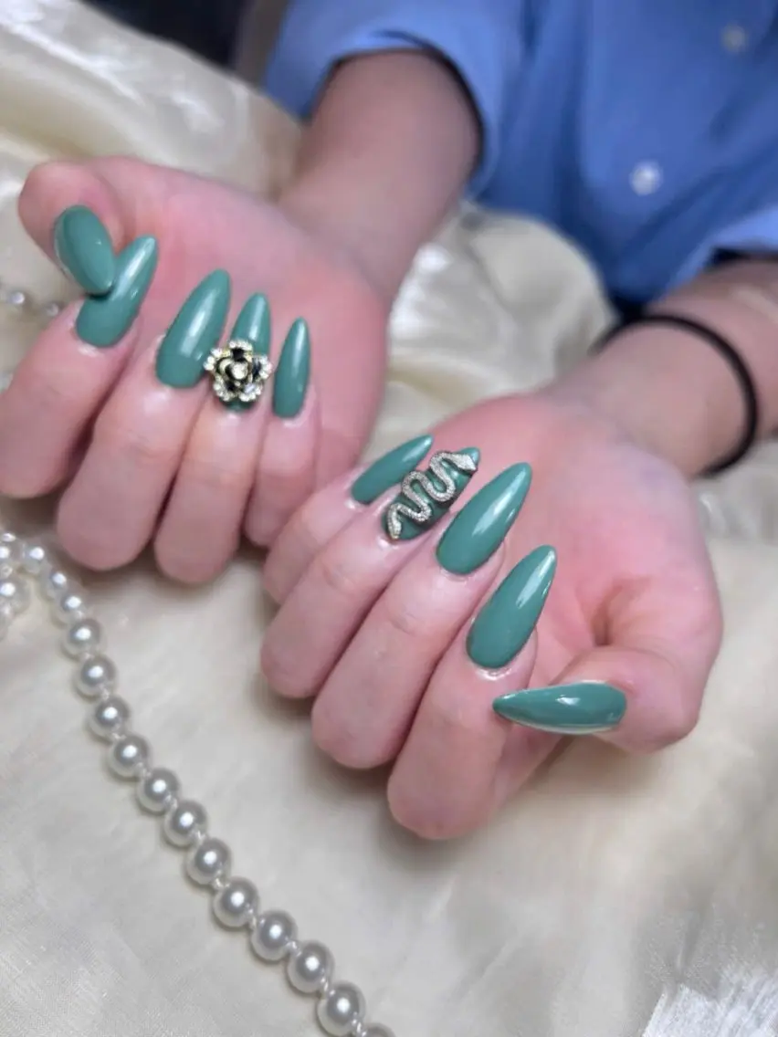 ネイル フラッシュネイル フレンチネイル グラデーション キラキラネイル 韓国ネイル ハンドネイル nyunn nailのネイルデザイン