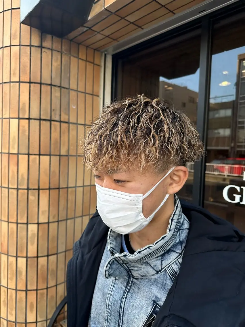 カラー パーマ メンズ メンズハイライト メンズパーマ ハイライトカラー カット ヘアカラー パーマ ハヤシカズキ/カラー ✂/メンズパーマのヘアスタイル