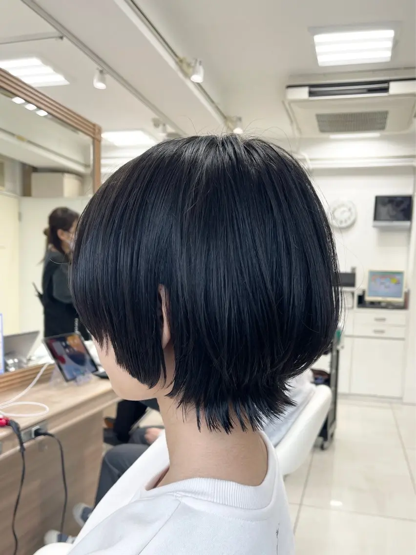 ショート ボブ カット 藤原 亜美🤍のヘアスタイル