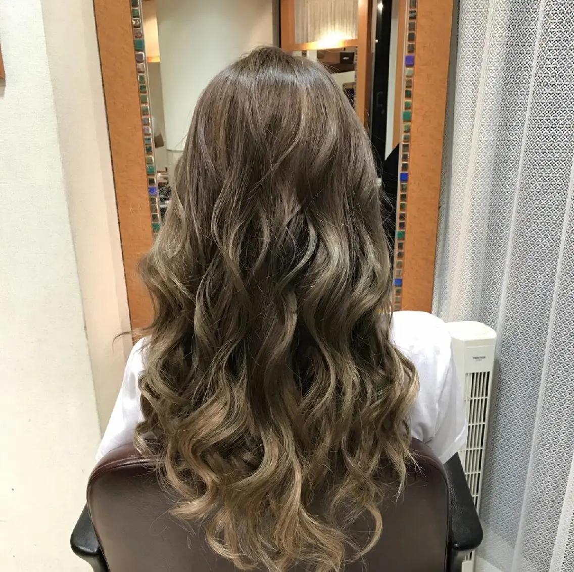 カラー ロング ベージュカラー ミルクティーベージュ エクステ 100%髪質改善特化 TRUNSのヘアスタイル