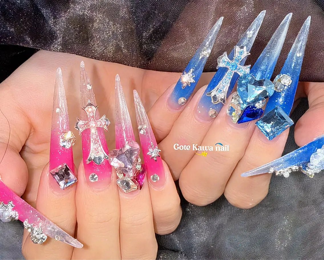 ネイル ブルー チークネイル 持ち込み ピンク 夏ネイル ハンドネイル ハンドケア Gote Kawa nail salonのネイルデザイン
