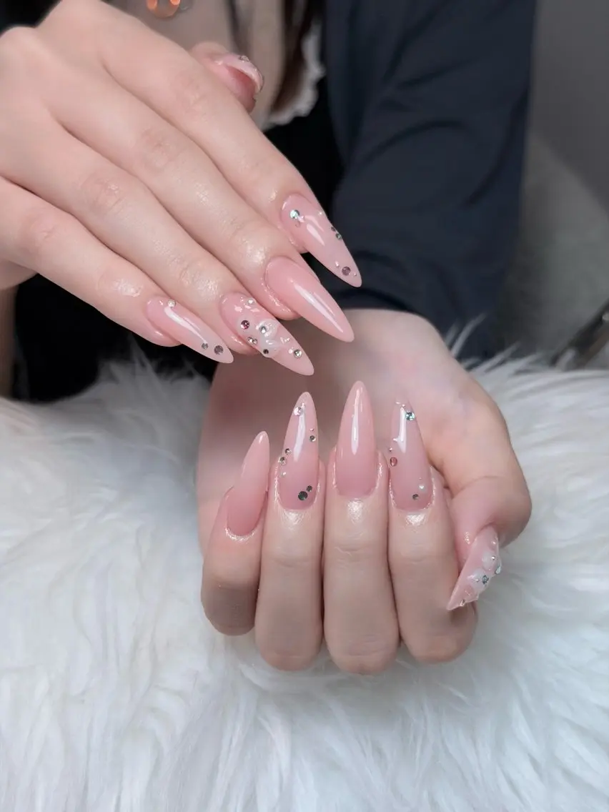 ネイル チークネイル ドット フレンチネイル グラデーション ハート ハンドネイル Julli NailStudioのネイルデザイン