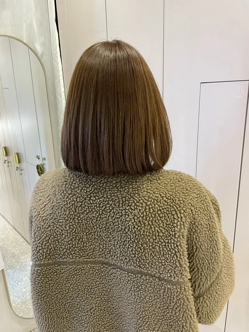ショート カラー ベージュカラー ブリーチ 透明感カラー ブリーチなしカラー オリーブベージュ カット ヘアカラー トリートメント 暖色/オリーブカラー /中村未来🍒🫒のヘアスタイル