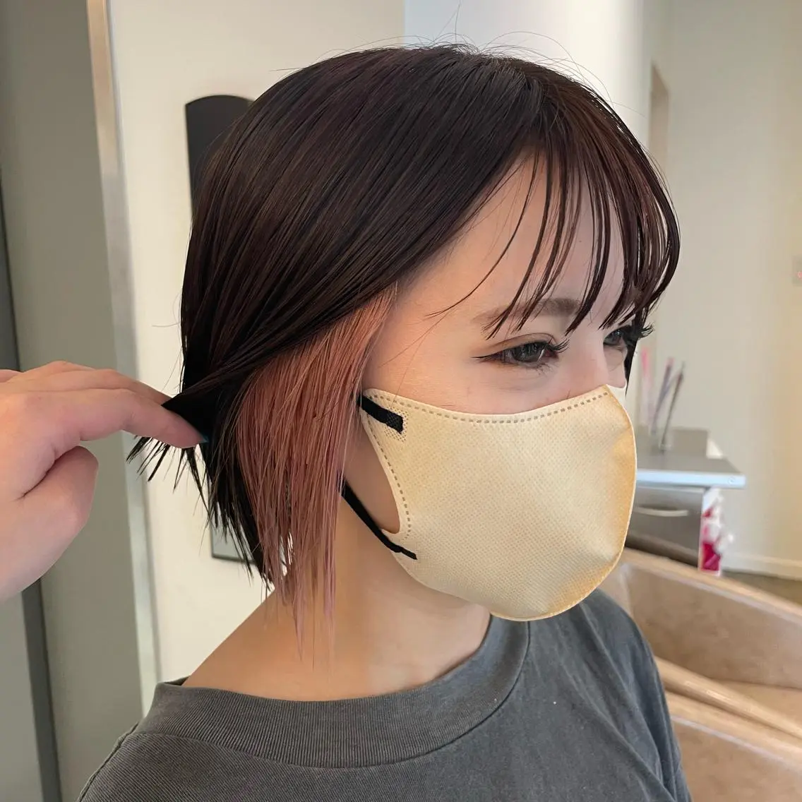 ミディアム カット ヘアカラー 亀山 由里菜のヘアスタイル