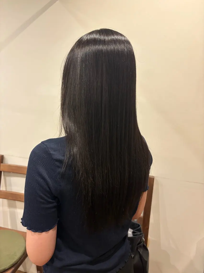 ロング カラー グレージュ AmiLi Azusaのヘアスタイル