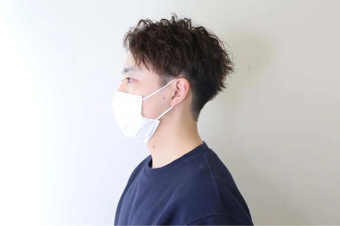 ショート パーマ メンズ センターパート パーマ 石倉 真のヘアスタイル