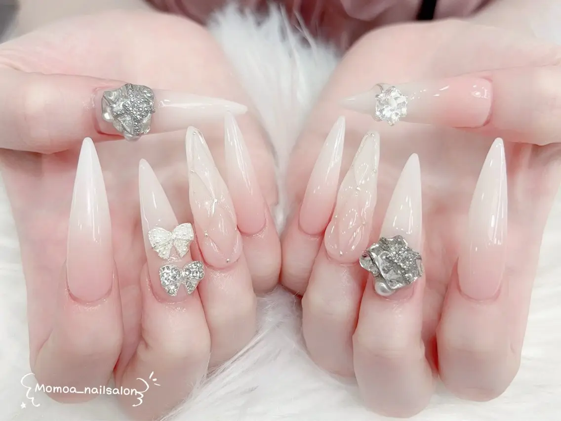 ネイル キラキラネイル 韓国ネイル スカルプネイル ハンドネイル MoMoA Nail ネイル長さ出し専門店のネイルデザイン