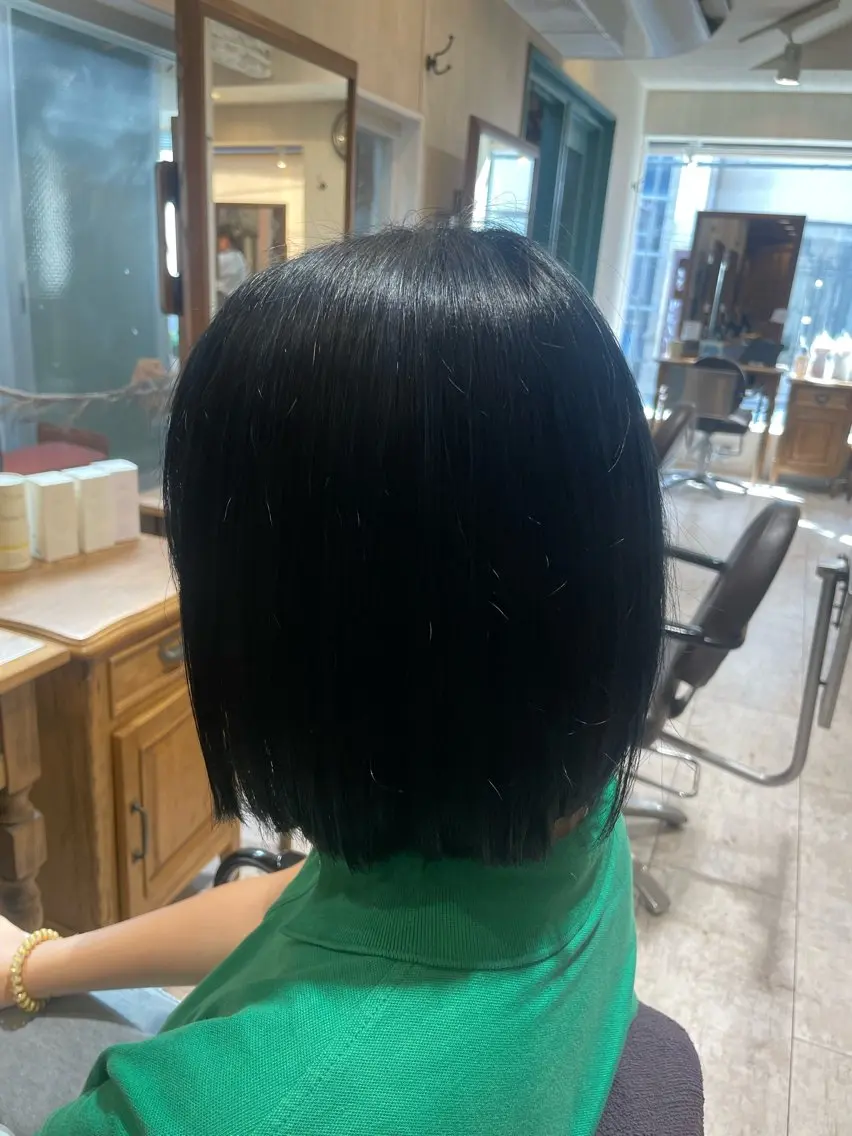 セミロング ヘアカラー くろだ ちはるのヘアスタイル