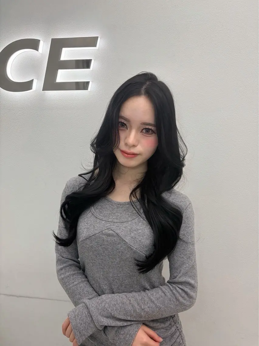 ロング カット ヘアカラー 艶髪ハイトーンカラー 渋谷🎀ririkaのヘアスタイル